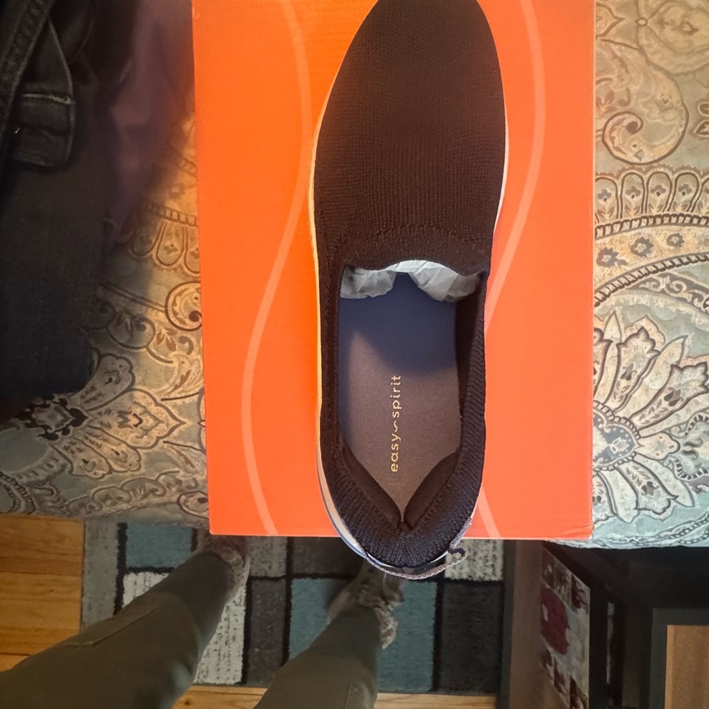 NIB Easy Spirit Black Slip-On Athletic Shoes 7M Display Box